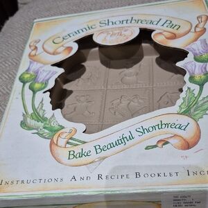 VINTAGE 1995 CHRISTMAS Ceramic Shortbread Pan with CHRISTMAS l Design.